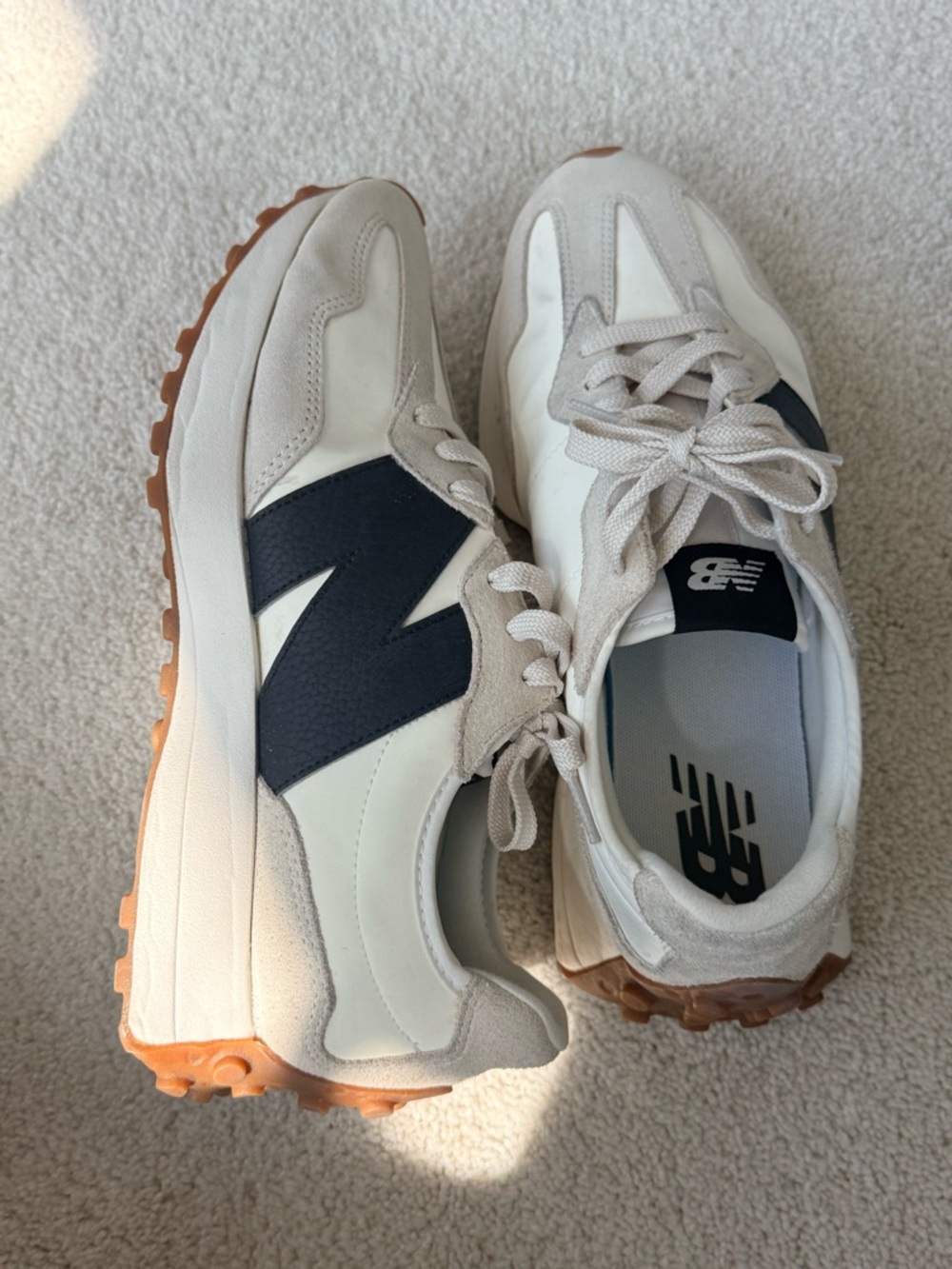 New Balance 327 sz 11 in Cream & Black